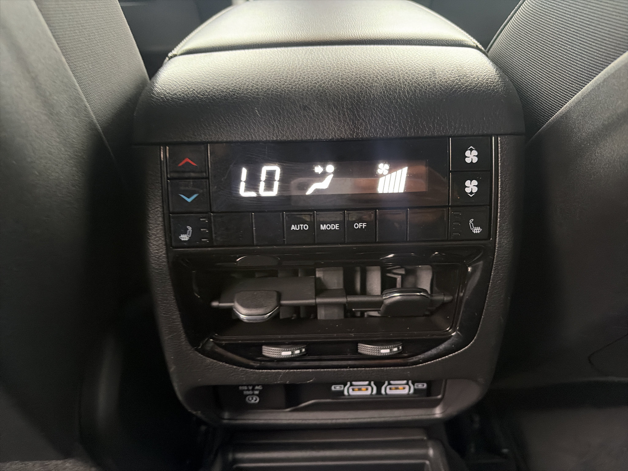 Used 2024 Jeep Grand Cherokee L Limited w/ Luxury Tech Group II AWD/4WD image 22