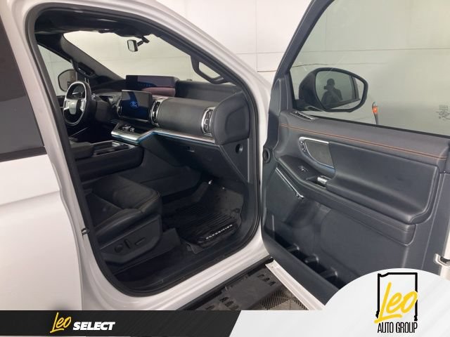 Used 2025 Ford Expedition Tremor AWD/4WD image 18