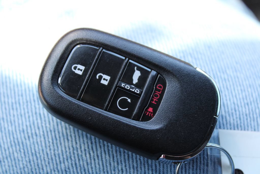 Used 2025 Honda Pilot EX-L image 13