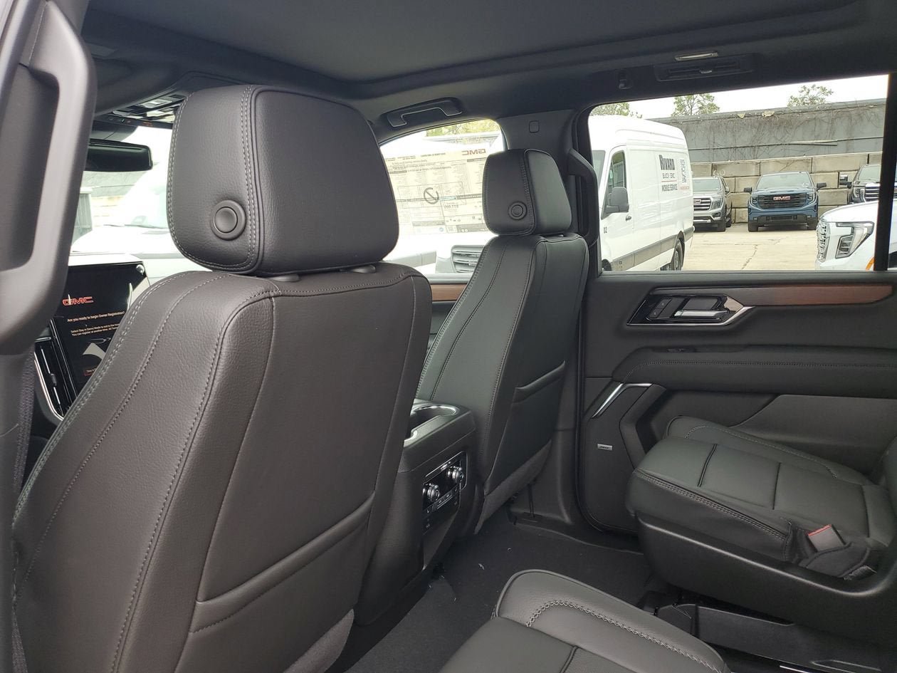 New 2026 GMC Yukon XL Denali w/ Sun & Power Step Package AWD/4WD image 10