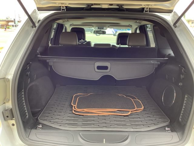 Used 2011 Jeep Grand Cherokee 70th Anniversary RWD image 30