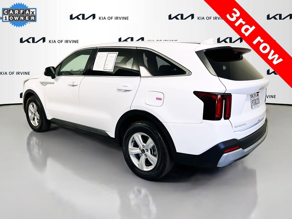 Certified 2025 Kia Sorento LX image 6
