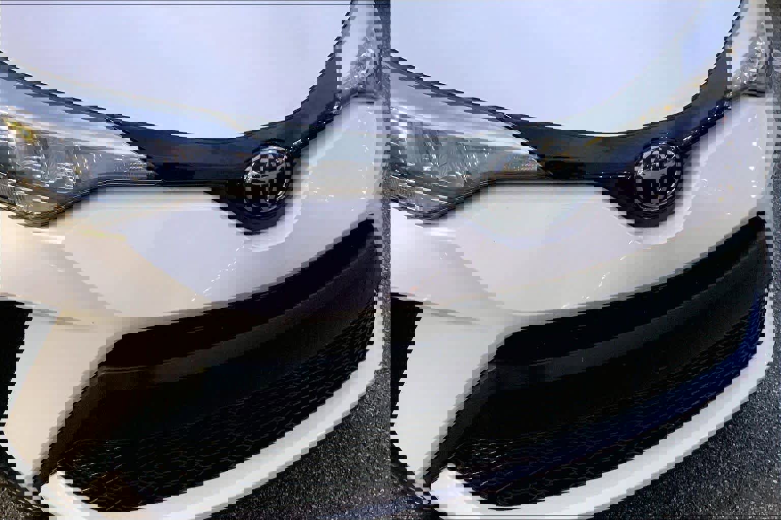 Used 2021 Toyota C-HR LE image 28