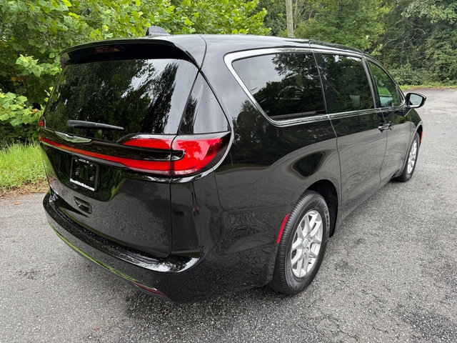 New 2026 Chrysler Pacifica Select image 7