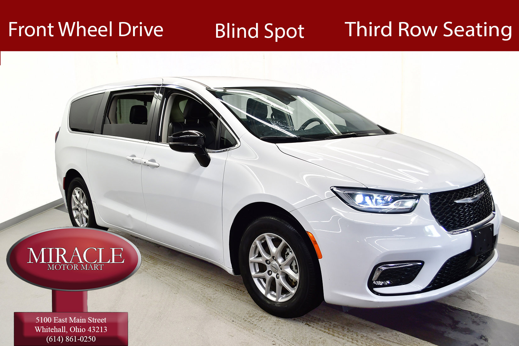 Used 2024 Chrysler Pacifica Touring-L FWD image 1