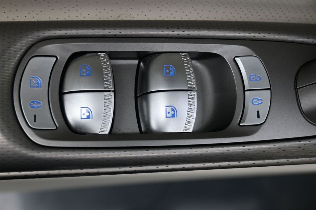 Used 2025 Genesis GV60 Advanced AWD/4WD image 18