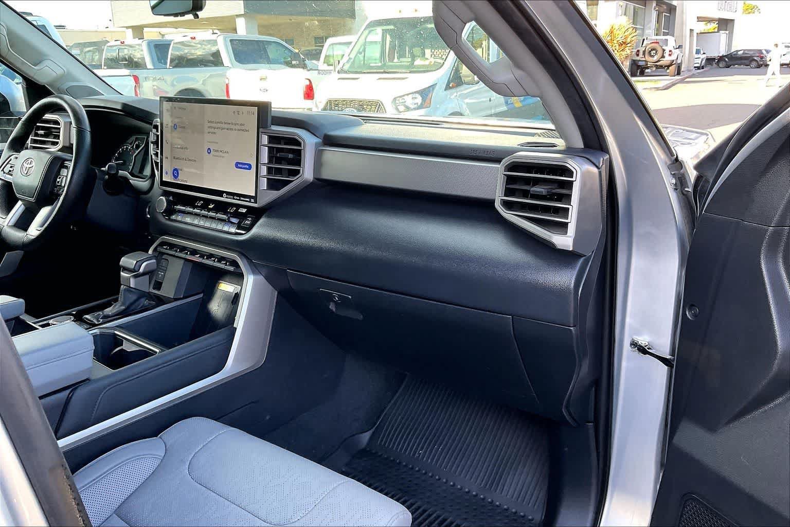 Used 2023 Toyota Tundra Limited AWD/4WD image 23