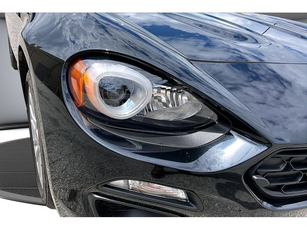 Used 2017 FIAT 124 Spider Classica RWD image 45
