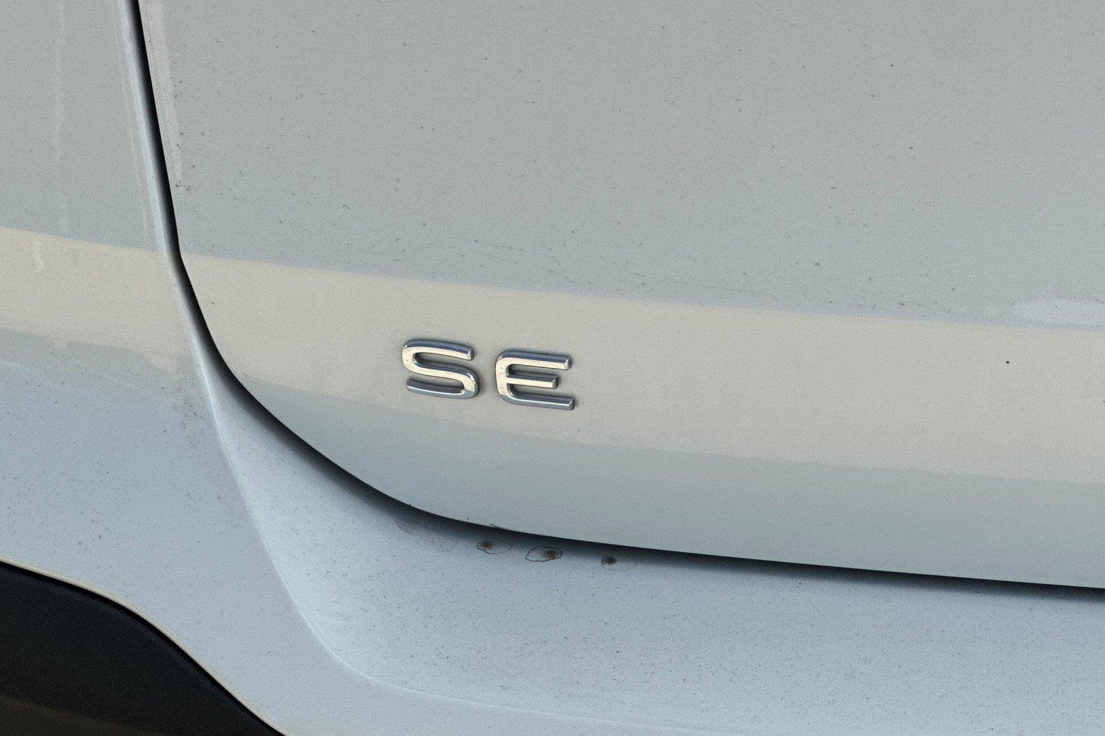 Certified 2024 Volkswagen Taos SE FWD image 25