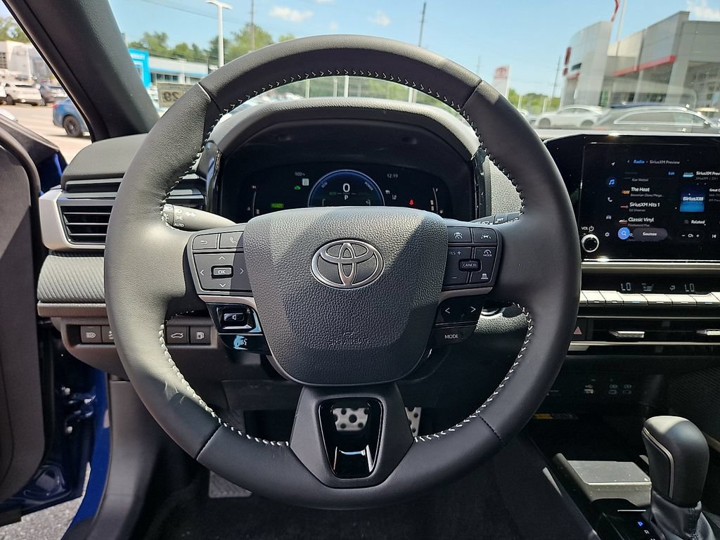 Used 2025 Toyota Camry SE AWD/4WD image 18