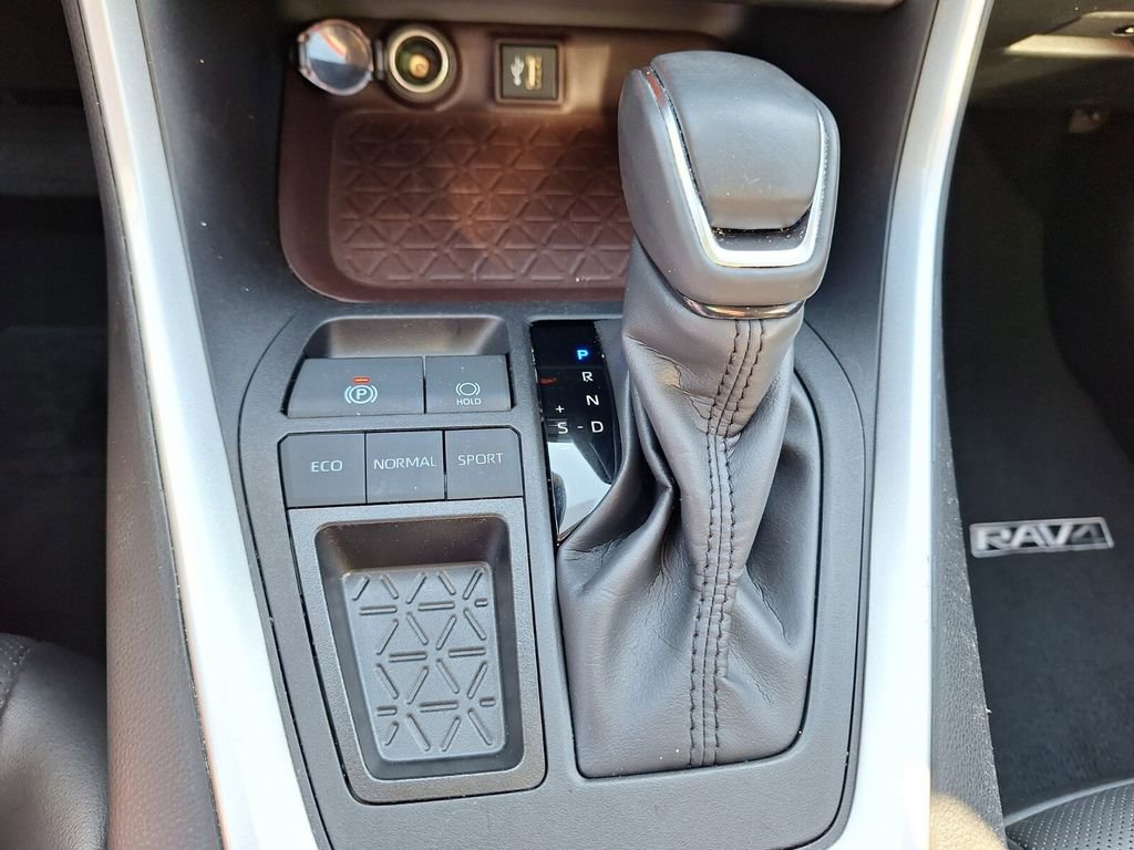 Used 2024 Toyota RAV4 Limited image 17