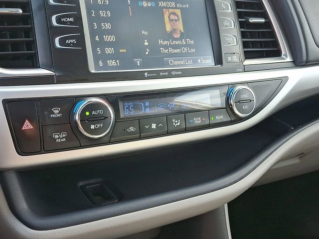 Used 2019 Toyota Highlander XLE AWD/4WD image 18