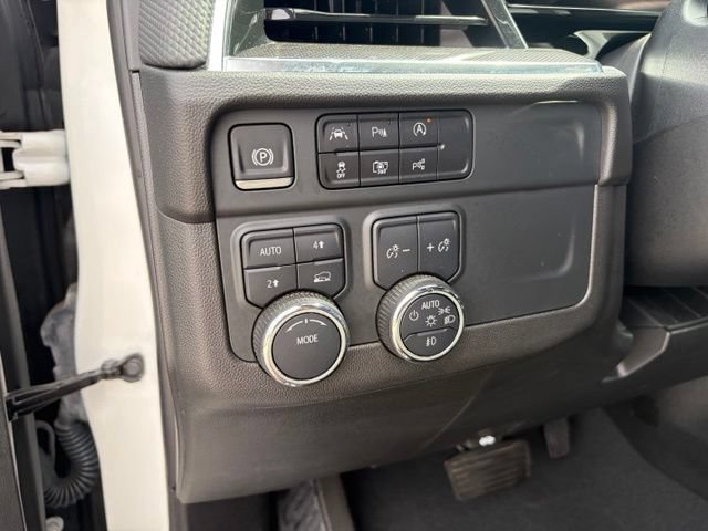 Used 2025 Chevrolet Suburban RST w/ Comfort Package AWD/4WD image 28