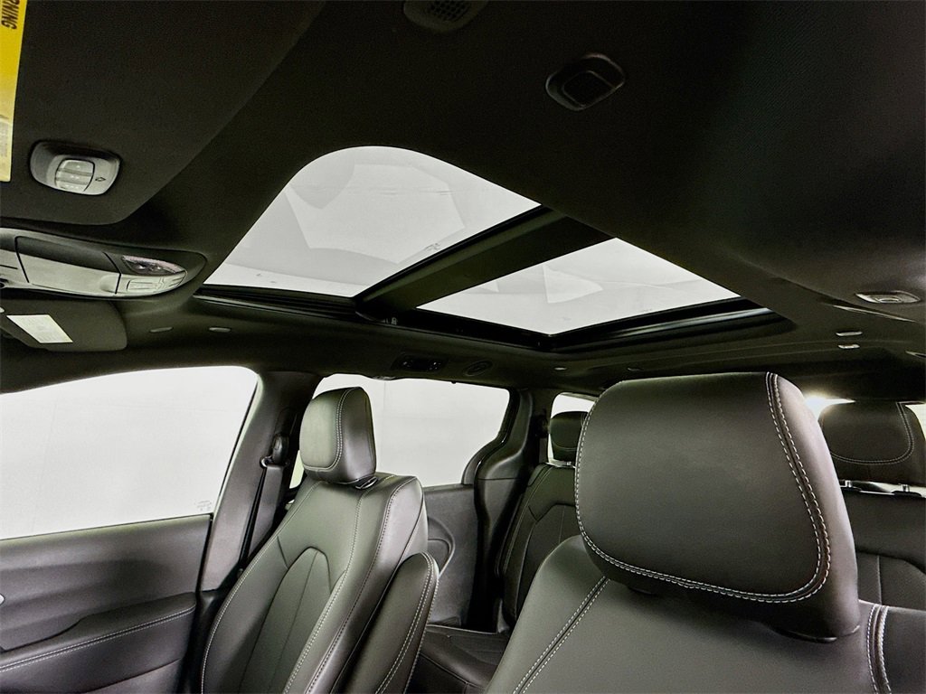 New 2026 Chrysler Pacifica Select image 14