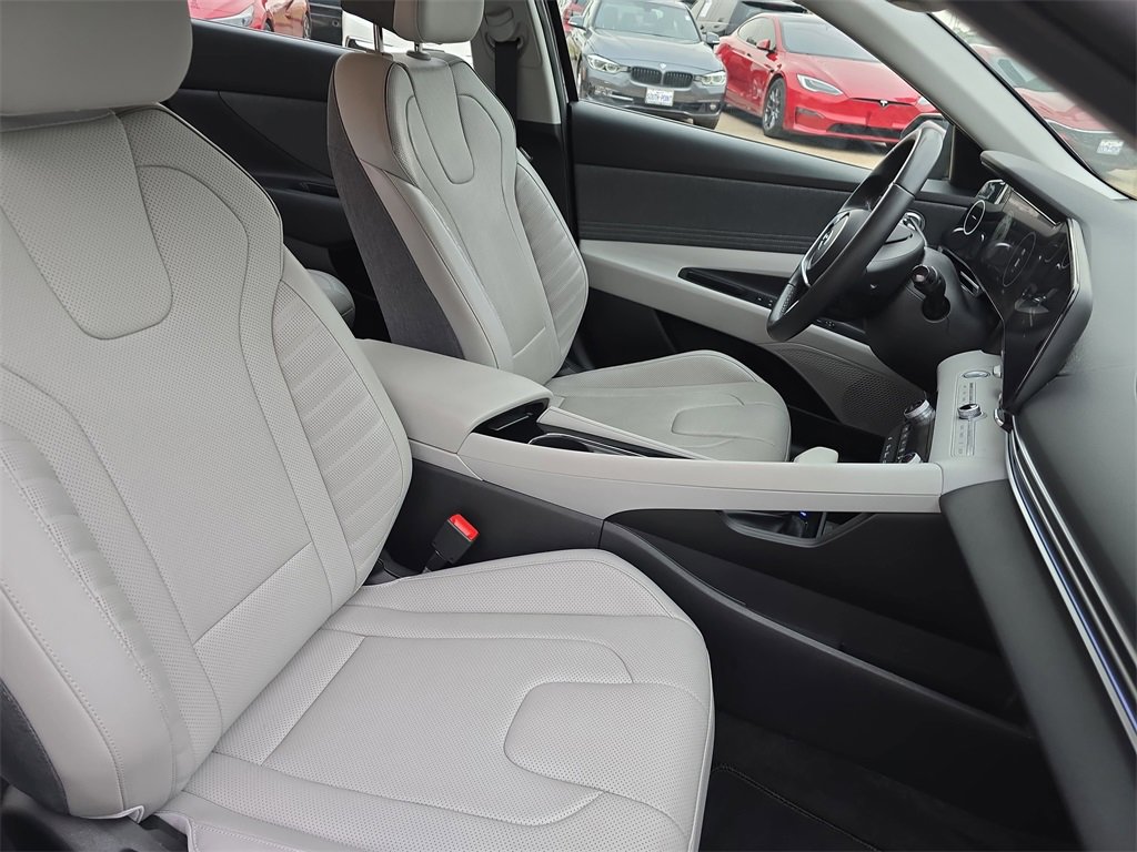 Certified 2022 Hyundai Elantra Limited image 10