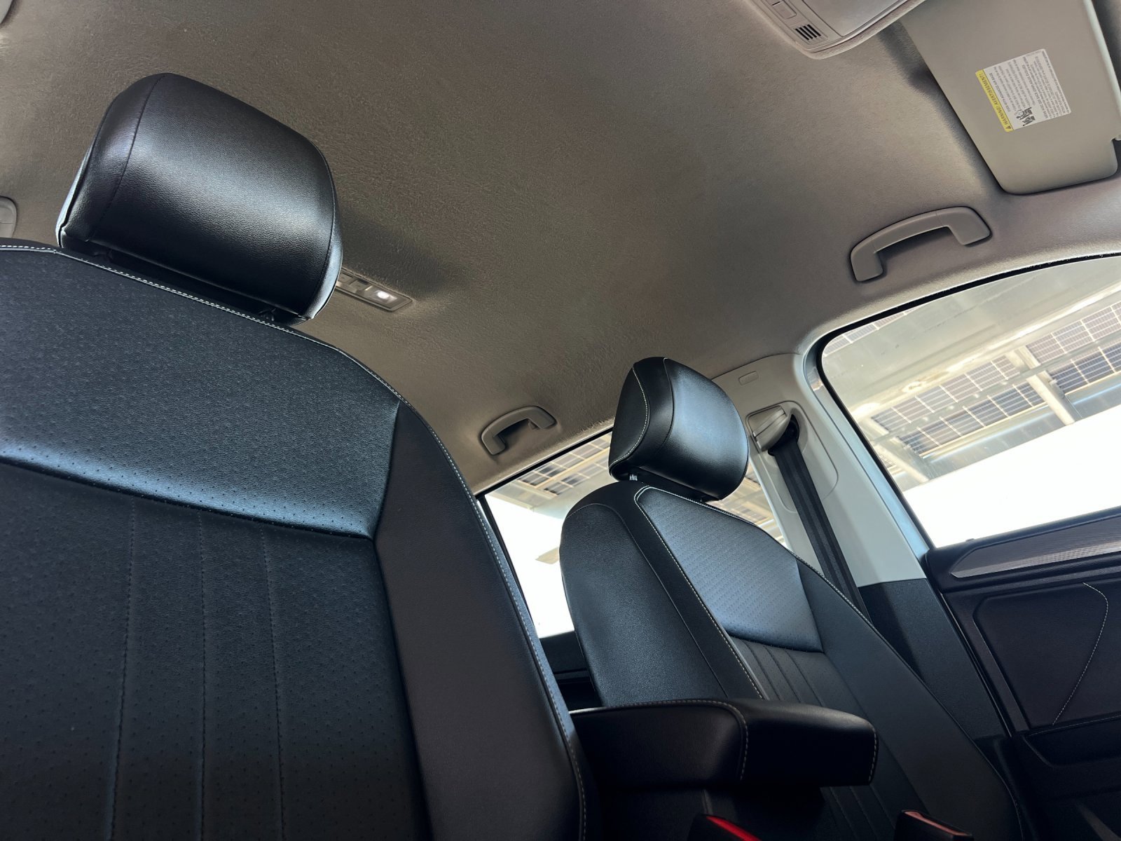 Used 2022 Volkswagen Tiguan SE image 17