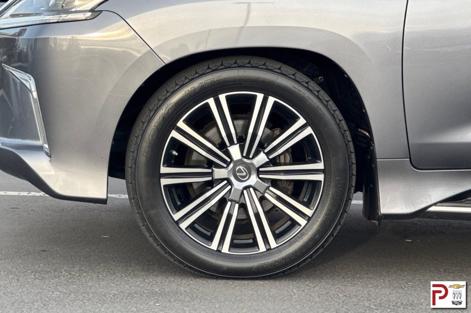 Used 2019 Lexus LX 570 4WD w/ Luxury Package image 37