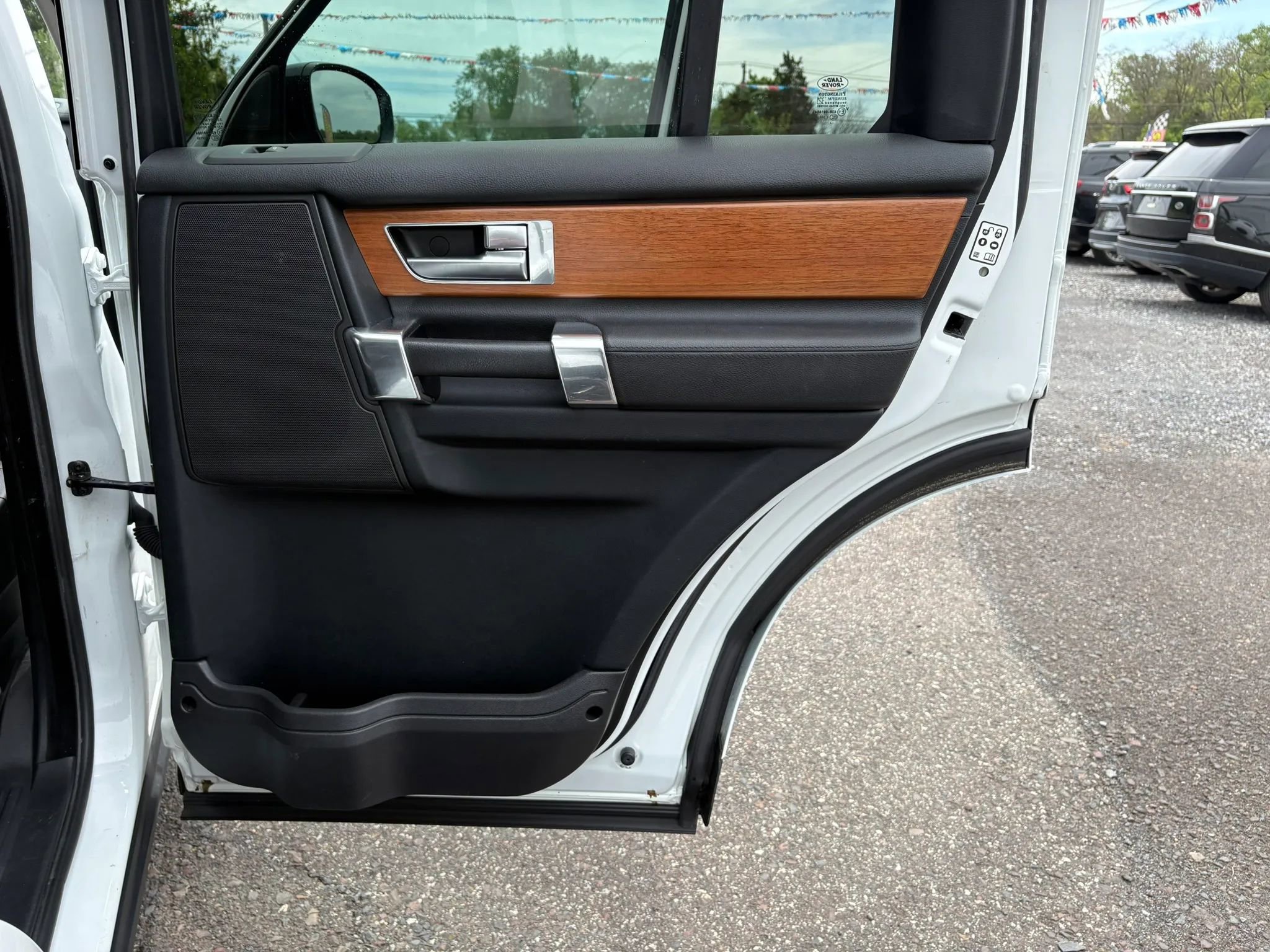 Used 2014 Land Rover LR4 HSE AWD/4WD image 13