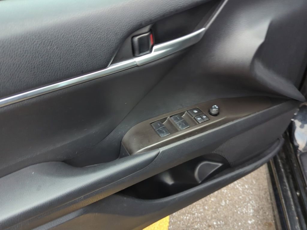 Used 2024 Toyota Camry SE image 8