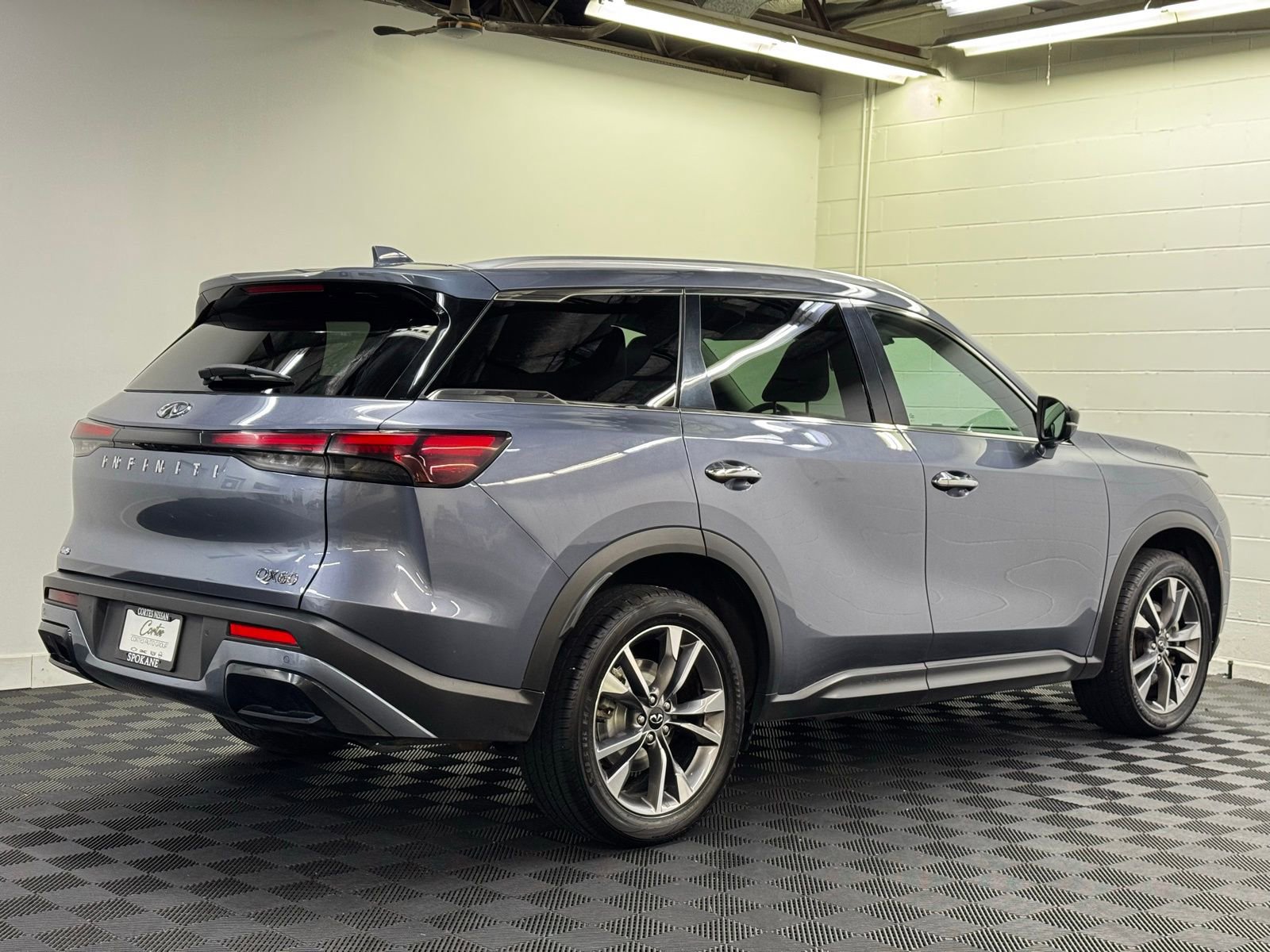 Used 2024 INFINITI QX60 Luxe AWD/4WD image 2