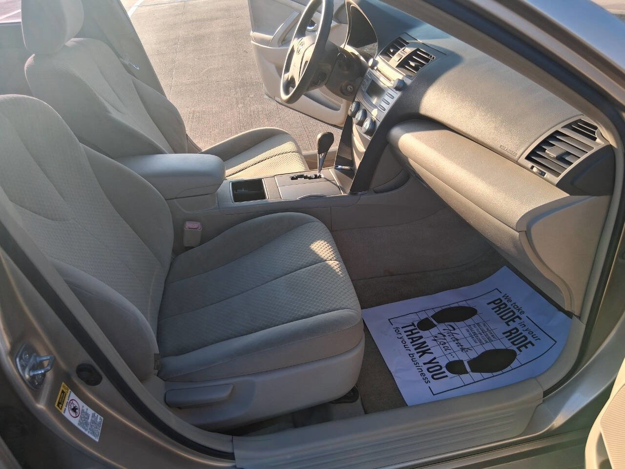 Used 2009 Toyota Camry LE FWD image 11