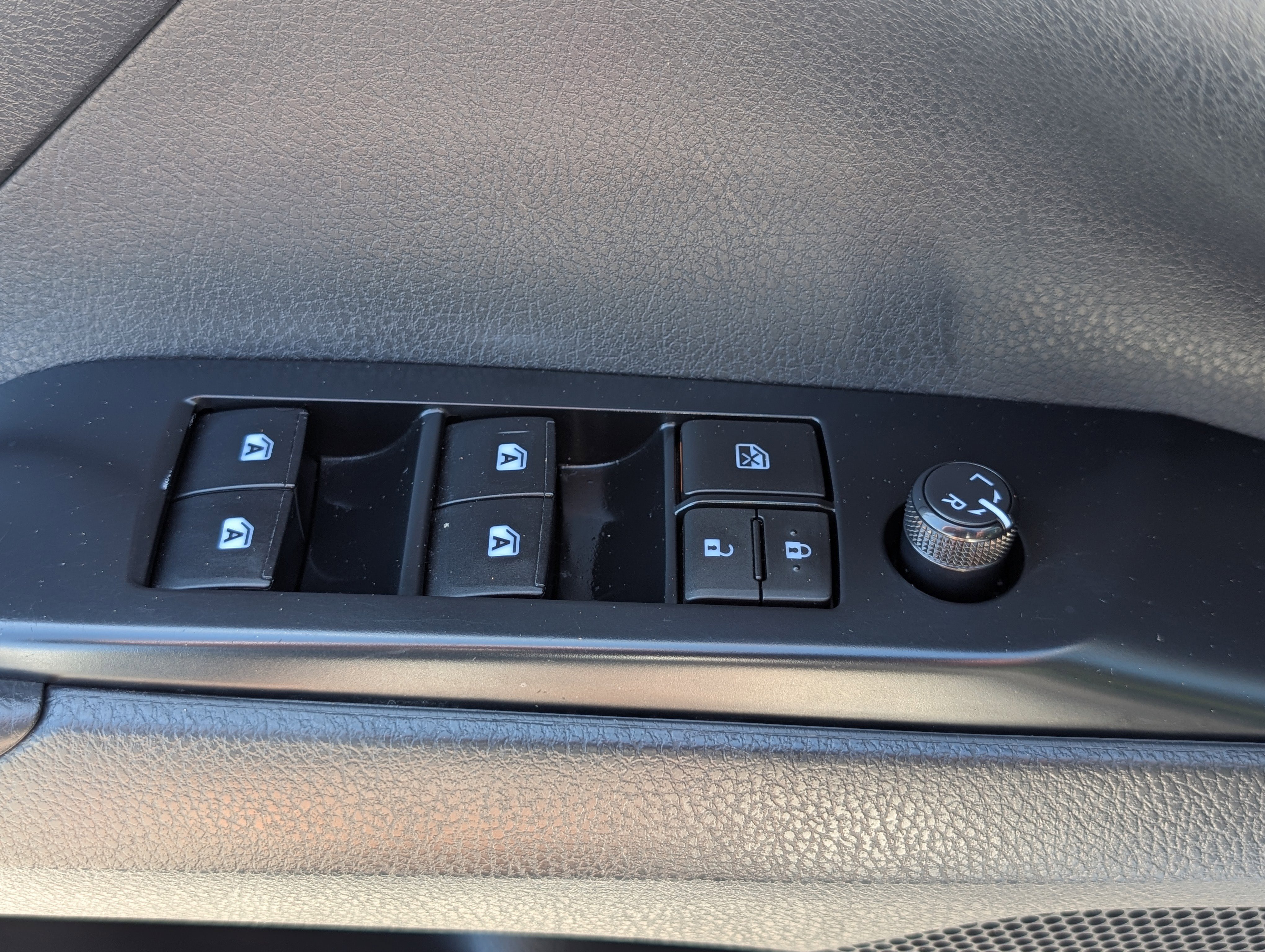 Used 2020 Toyota Camry LE FWD image 16