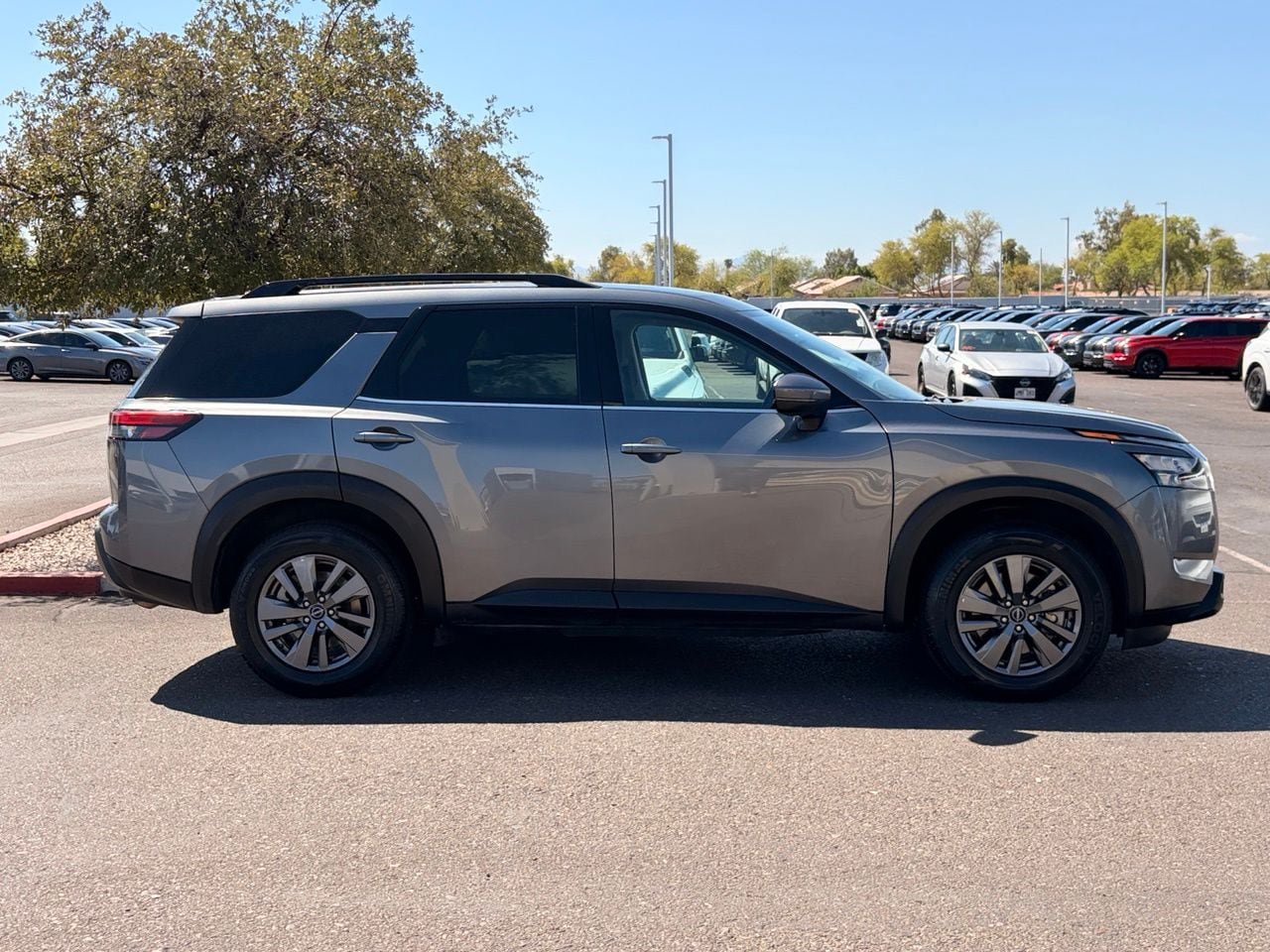 Certified 2025 Nissan Pathfinder SV FWD image 7