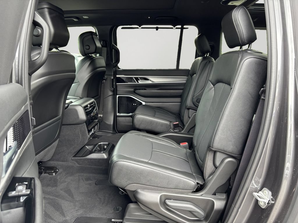 New 2026 Jeep Grand Wagoneer L Limited AWD/4WD image 15