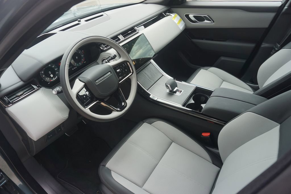 New 2026 Land Rover Range Rover Velar Dynamic SE image 18