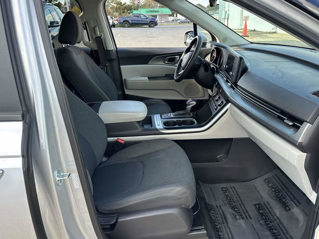 Used 2023 Kia Carnival LX image 19