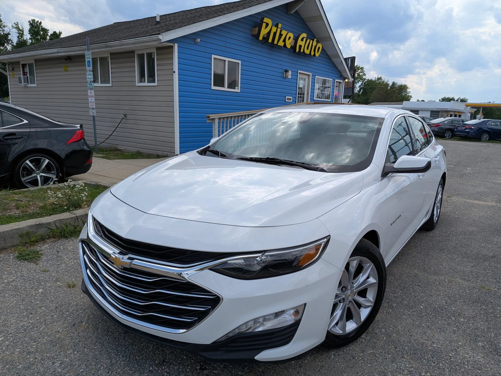 Used 2021 Chevrolet Malibu LT FWD image 2