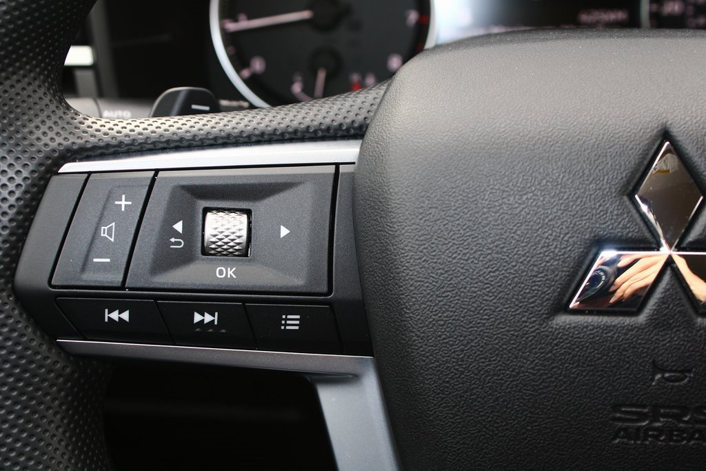 New 2026 Mitsubishi Outlander ES image 14