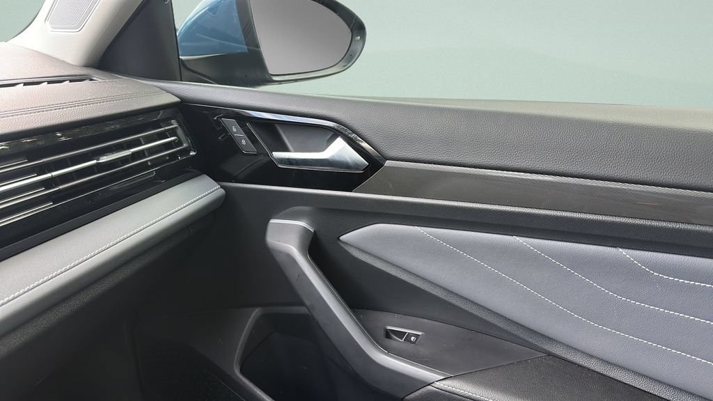 Certified 2025 Volkswagen Jetta SEL FWD image 13