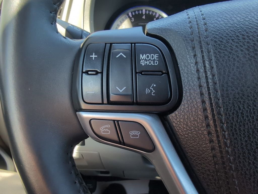 Used 2016 Toyota Highlander Limited image 21