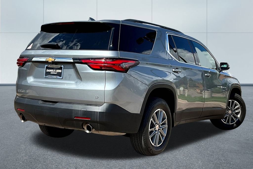 Used 2023 Chevrolet Traverse LT image 2