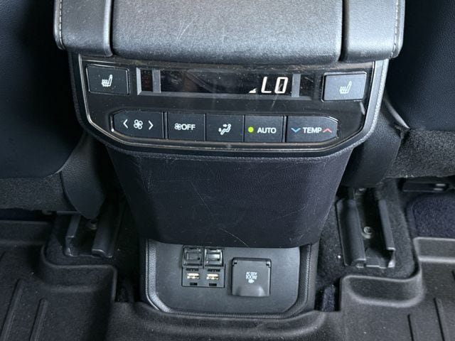 Used 2021 Toyota Highlander Platinum AWD/4WD image 31