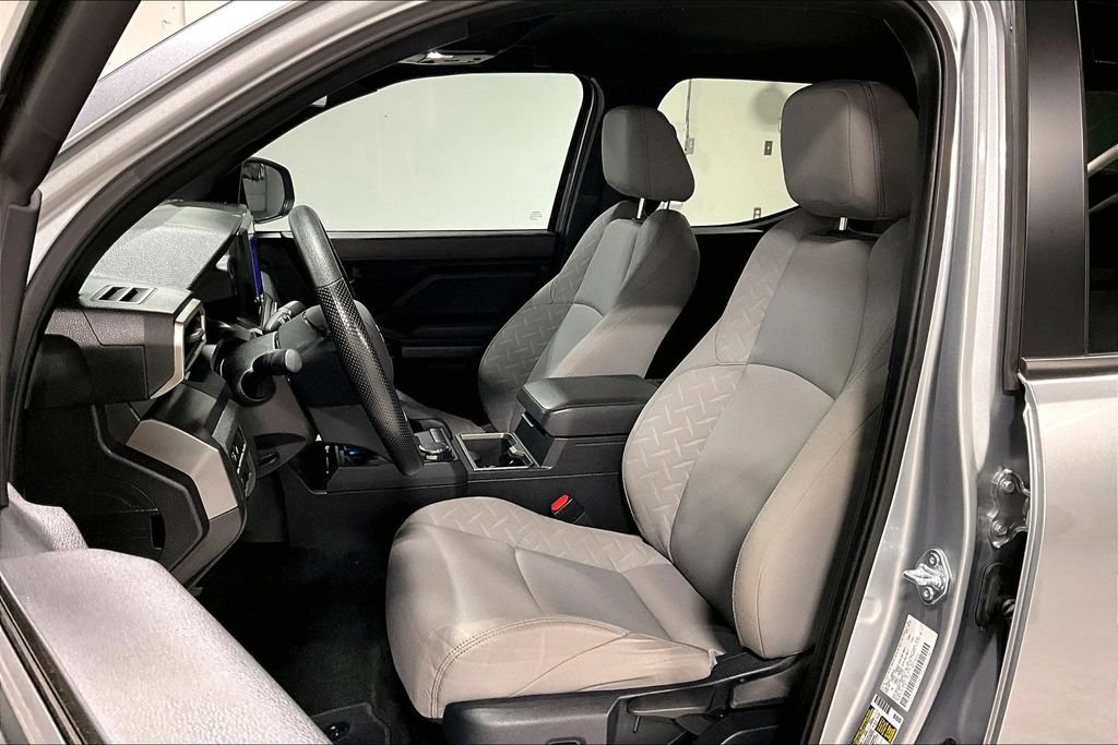 Used 2025 Toyota Tacoma SR5 AWD/4WD image 29