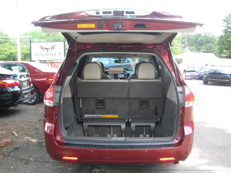 Used 2011 Toyota Sienna Limited w/ Premium Pkg AWD/4WD image 10