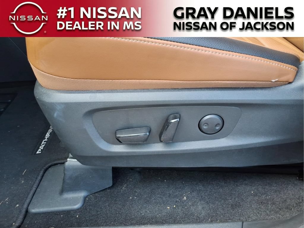 Certified 2025 Nissan Pathfinder Platinum w/ Cargo Package FWD image 14