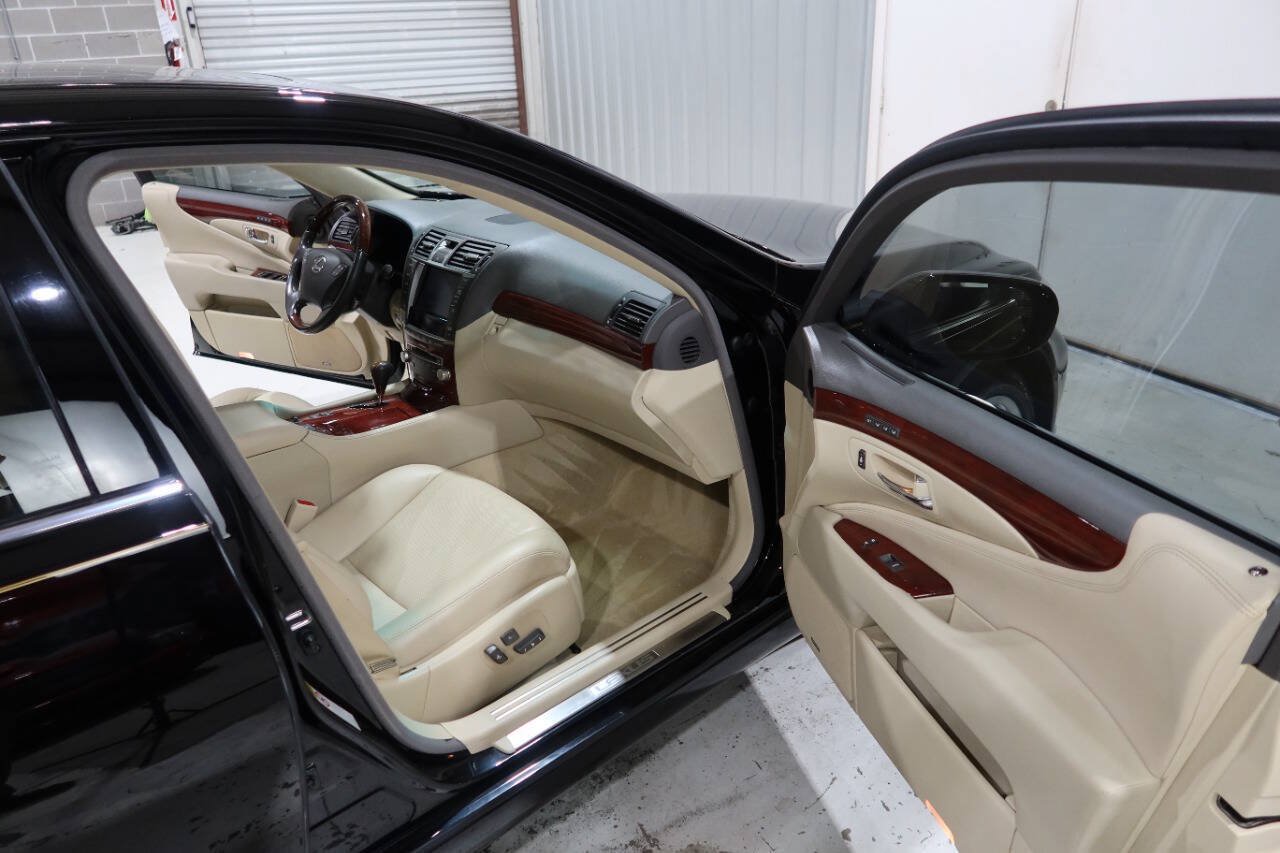 Used 2012 Lexus LS 460 w/ Comfort Pkg RWD image 12