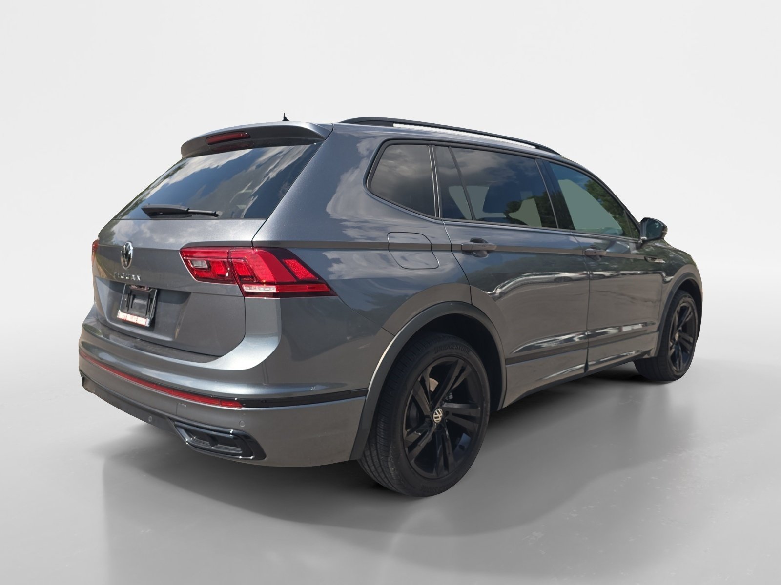 Used 2023 Volkswagen Tiguan SE R-Line FWD image 6