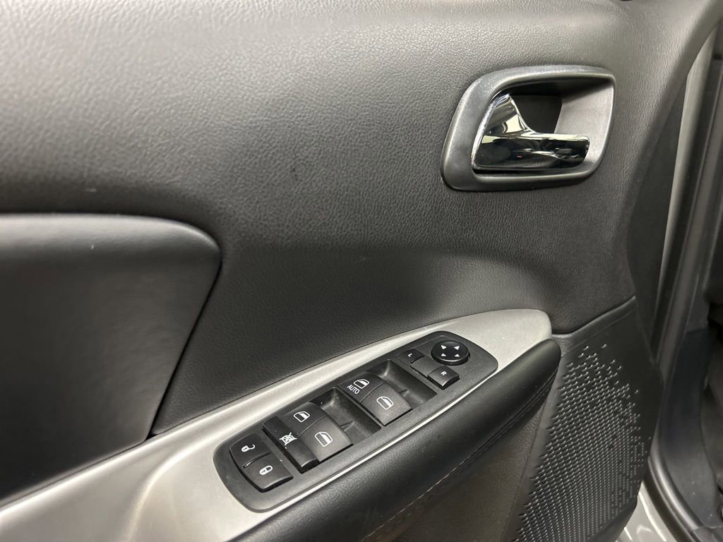 Used 2020 Dodge Journey SE w/ Blacktop Package FWD image 27