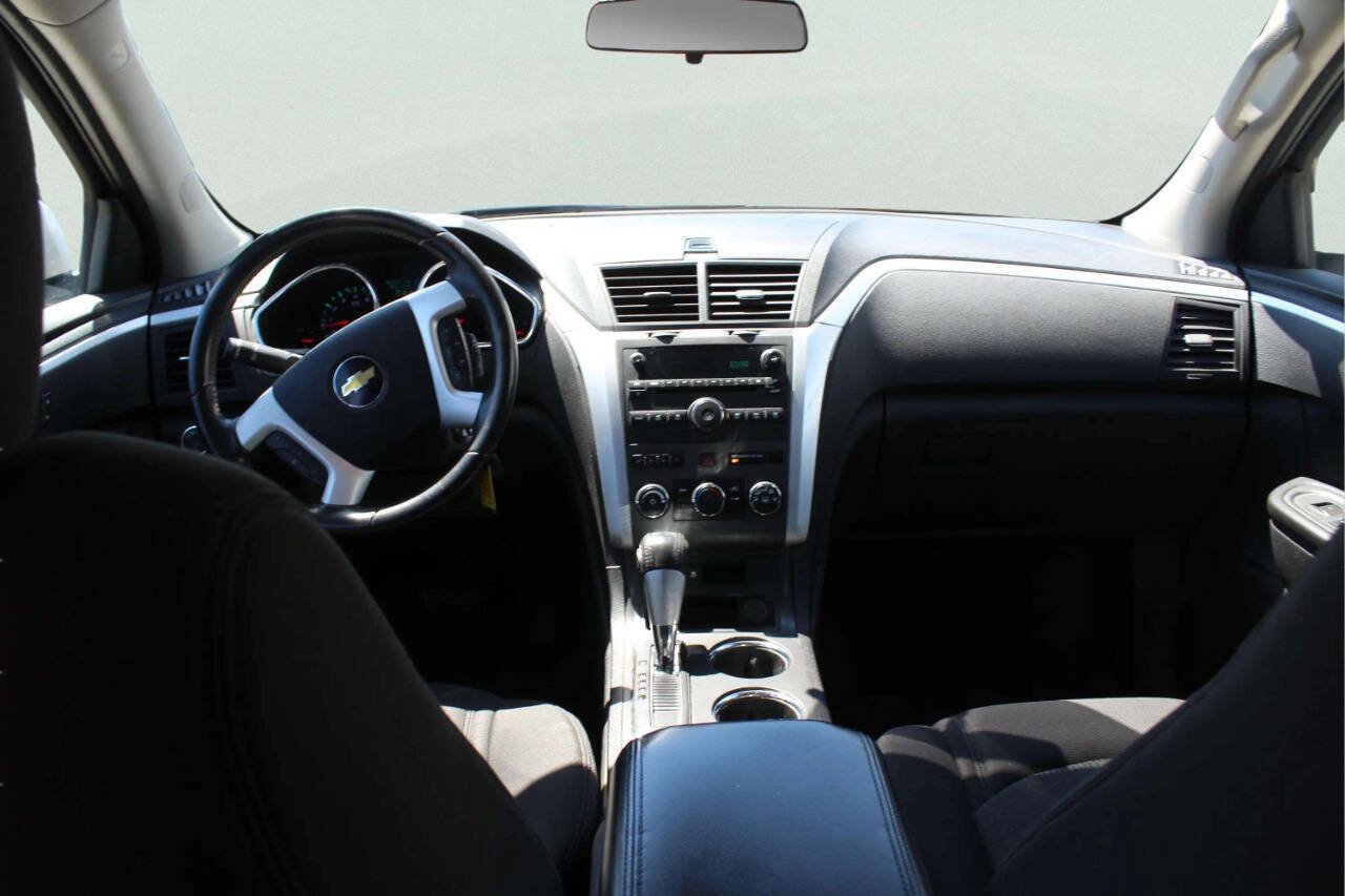 Used 2011 Chevrolet Traverse LT AWD/4WD image 8