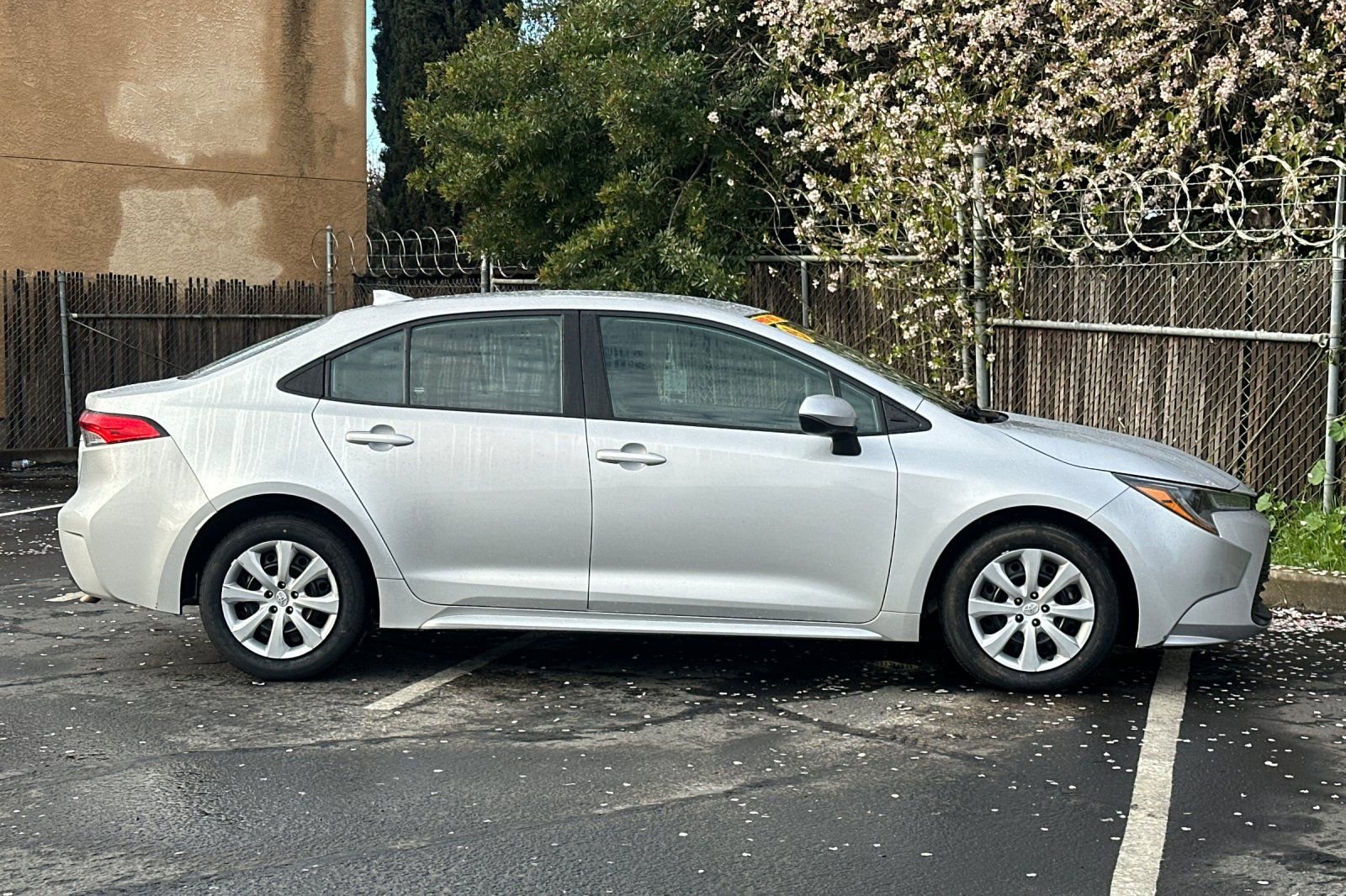 Used 2023 Toyota Corolla LE image 7