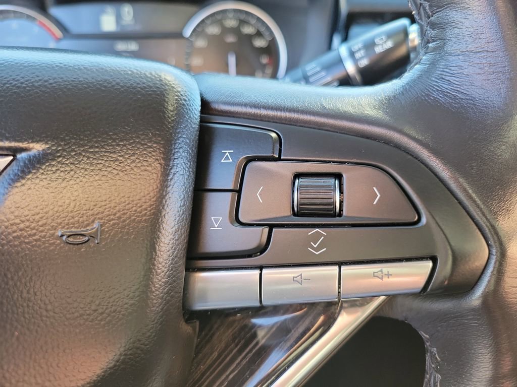 Used 2025 Cadillac XT6 Premium Luxury image 6