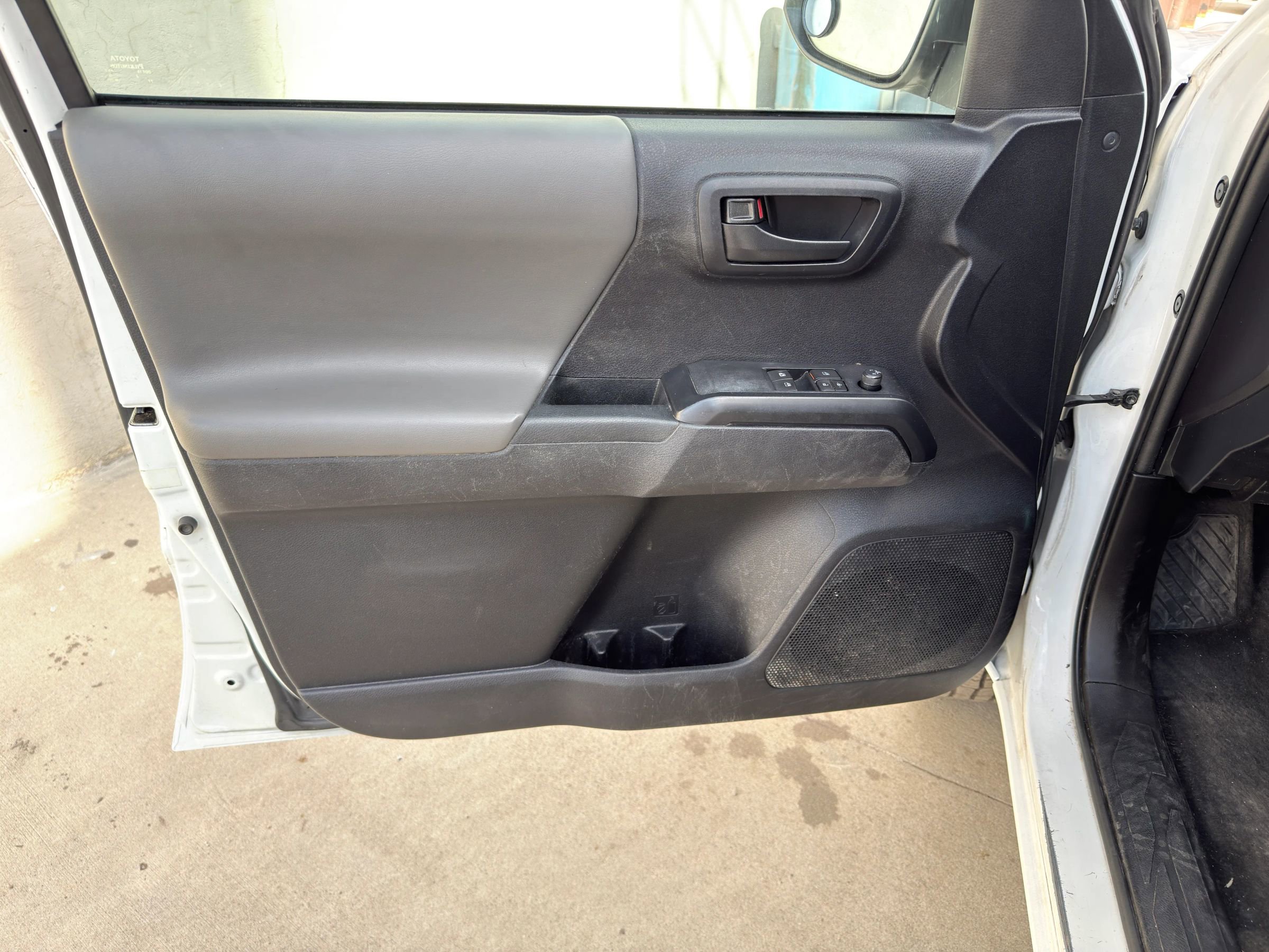 Used 2020 Toyota Tacoma SR image 23