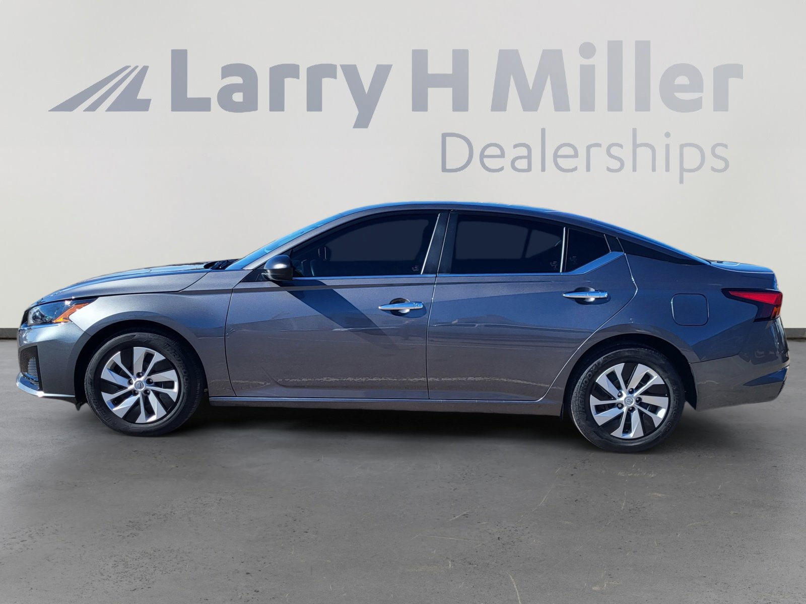 Used 2025 Nissan Altima 2.5 S image 2