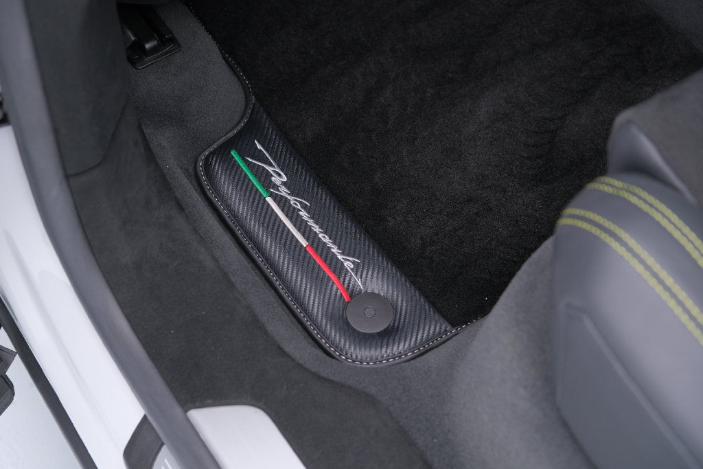 Used 2024 Lamborghini Urus Performante AWD/4WD image 20