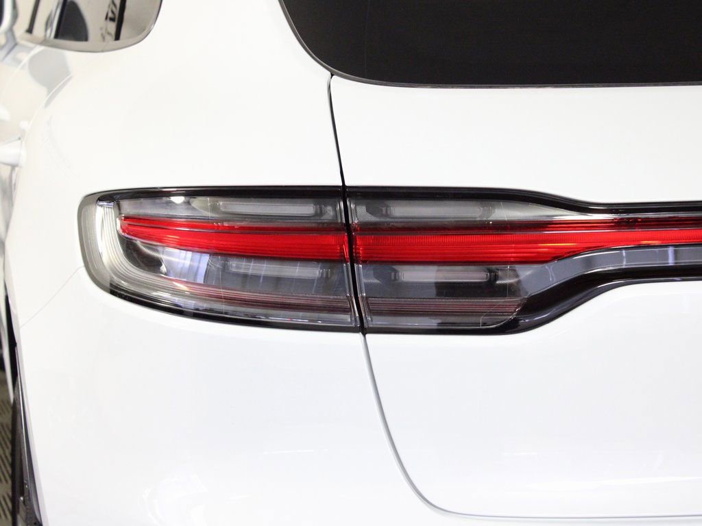 Certified 2025 Porsche Macan image 12