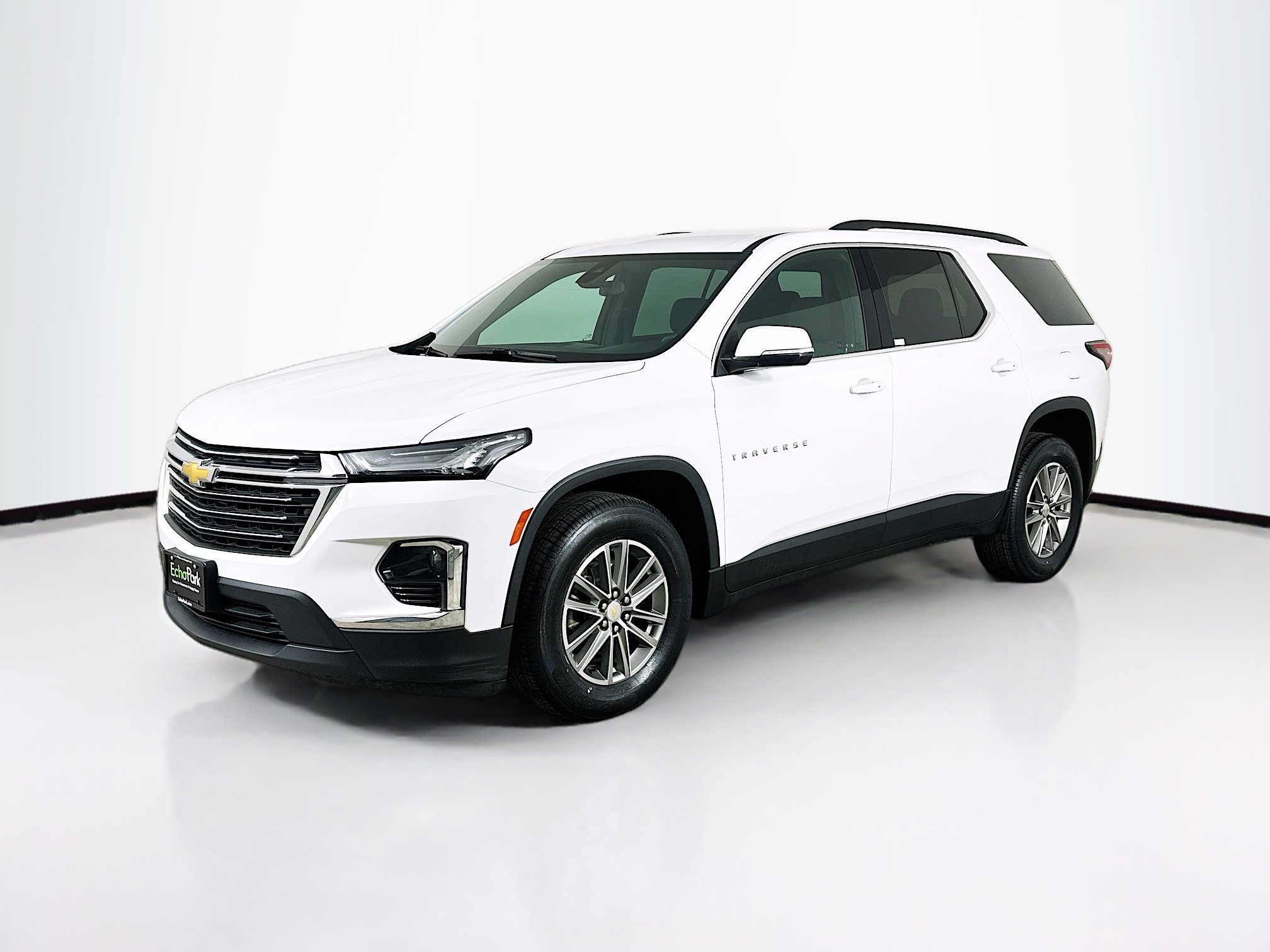 Used 2023 Chevrolet Traverse LT image 3